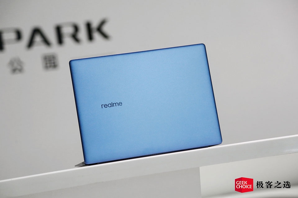Realme Book lên kệ với giá bán khá phải chăng Realme Book lên kệ với giá bán khá phải chăng