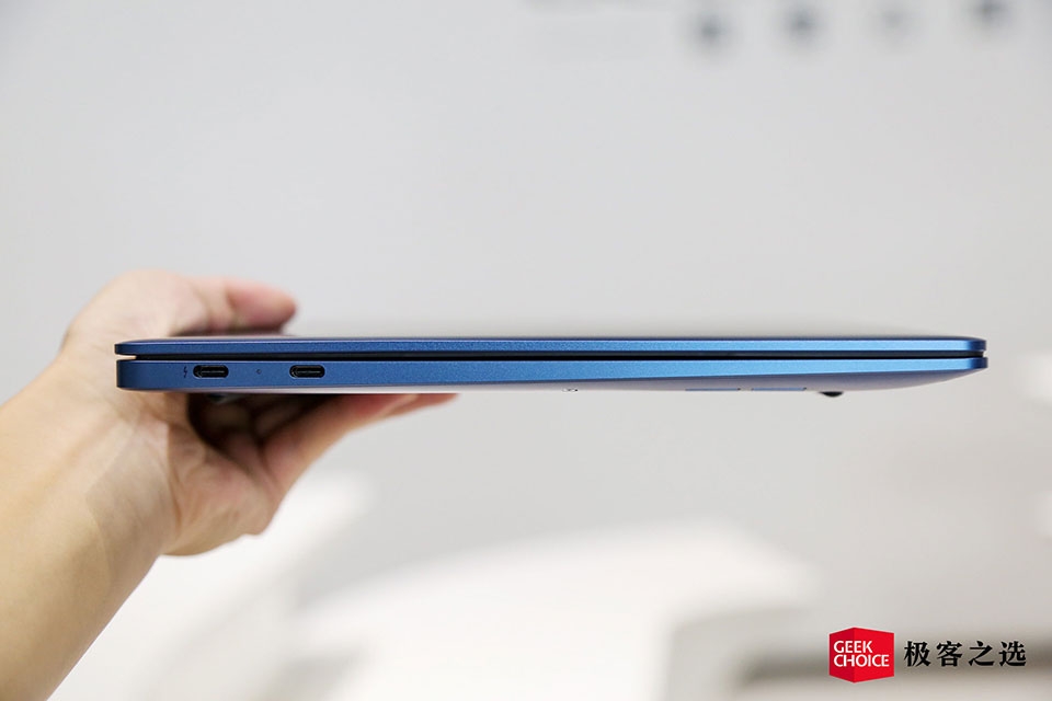 Realme Book có hai cổng kết nối USB-C Realme Book có hai cổng kết nối USB-C
