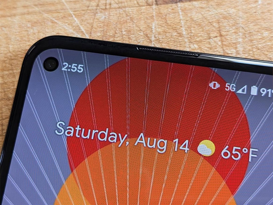 Pixel 5a 5G có camera trước đục lỗ