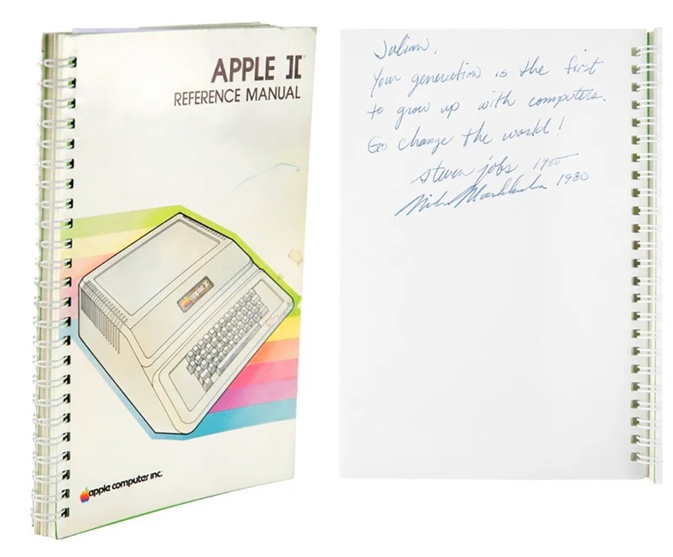 Sách hướng dẫn sử dụng Apple II do Steve Jobs ký tặng được bán với giá cao ngất ngưởng