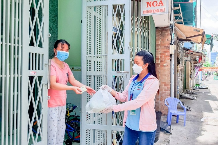 Người dân TP.HCM được "đi chợ hộ" từ 23/8