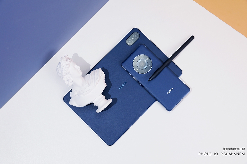 Tablet cũng có phiên bản 5G hỗ trợ khe cắm SIM vật lý