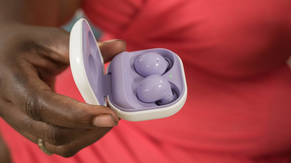 Samsung Galaxy Buds 2 có thời lượng pin tốt như mẫu Pro