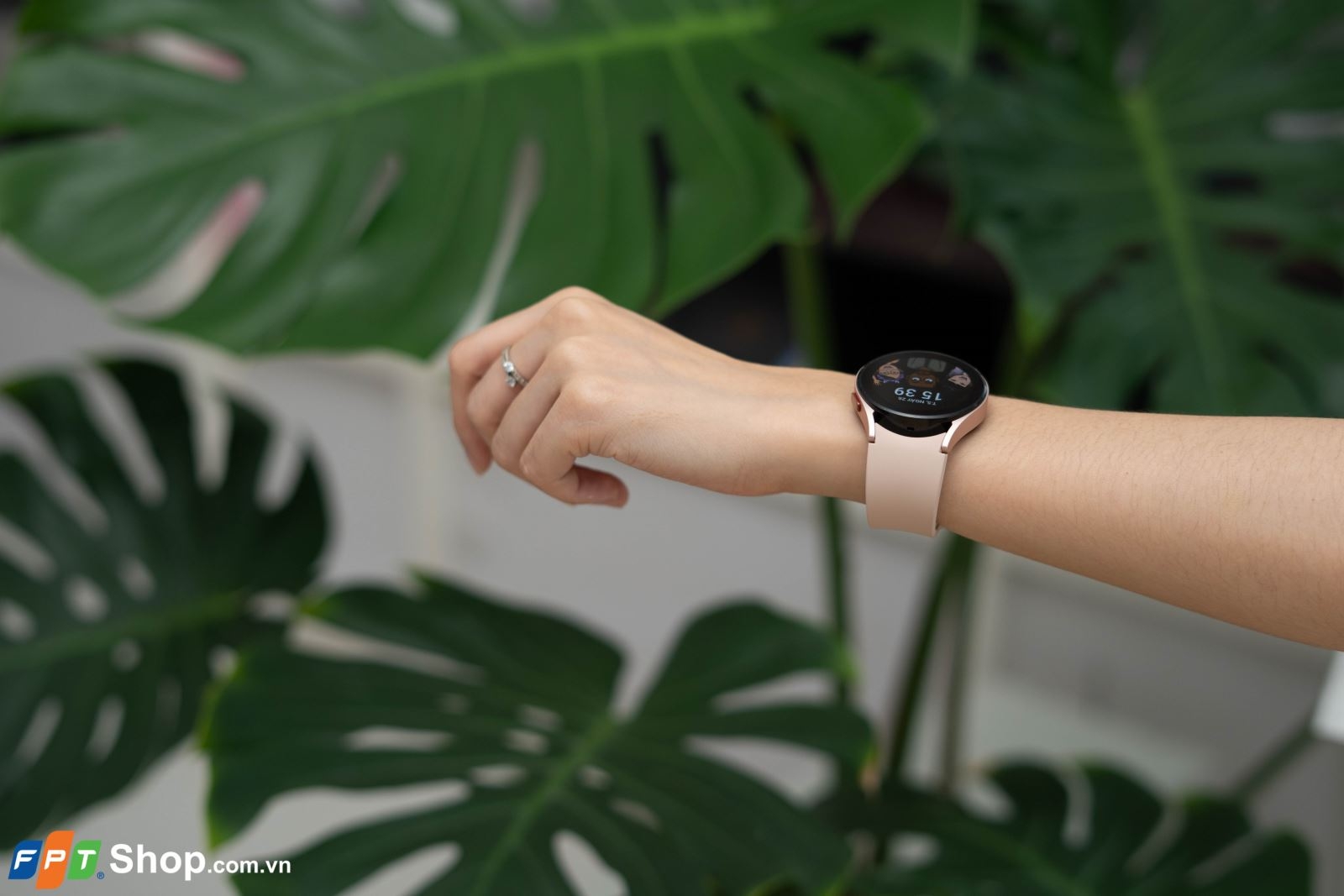 Trên tay Samsung Galaxy Watch4 tại VN: Thiết kế trẻ trung, đo được nhiều chỉ số sức khỏe, giá từ 6.49 triệu