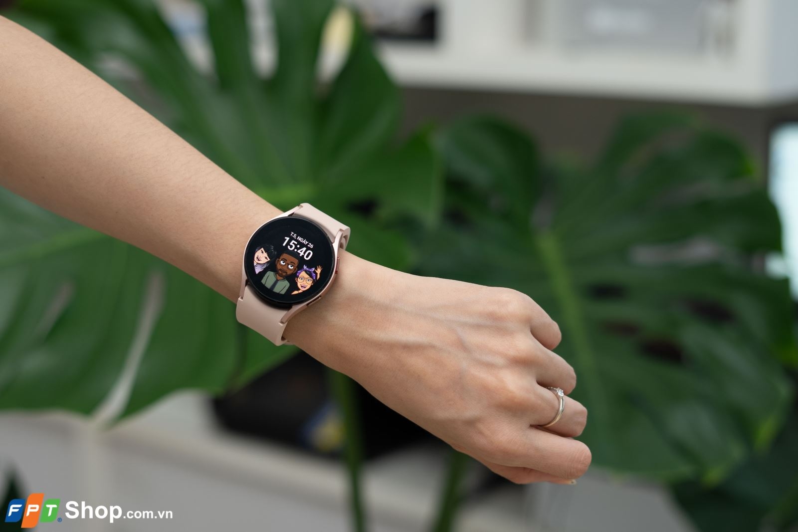 Trên tay Samsung Galaxy Watch4 tại VN: Thiết kế trẻ trung, đo được nhiều chỉ số sức khỏe, giá từ 6.49 triệu