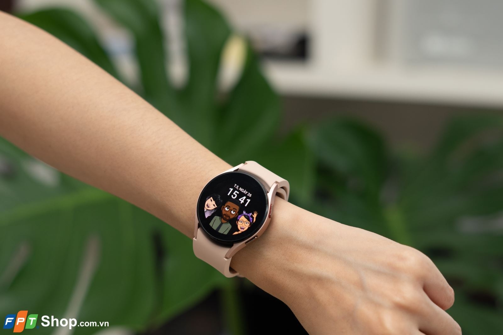 Trên tay Samsung Galaxy Watch4 tại VN: Thiết kế trẻ trung, đo được nhiều chỉ số sức khỏe, giá từ 6.49 triệu