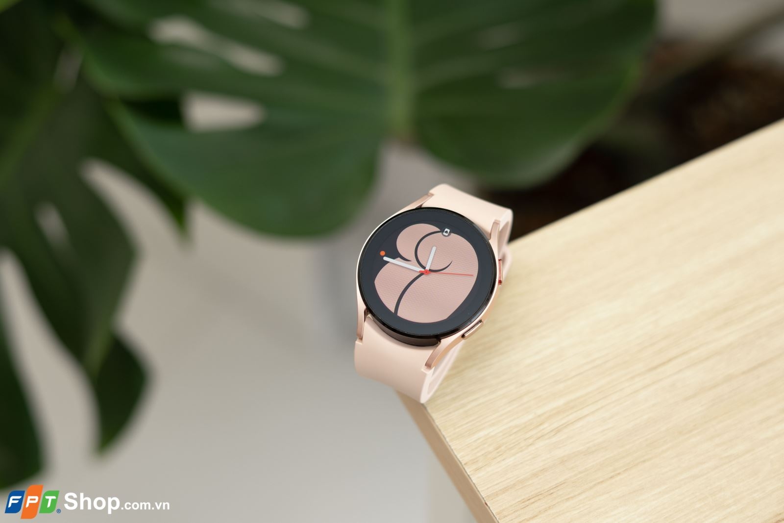 Trên tay Samsung Galaxy Watch4 tại VN: Thiết kế trẻ trung, đo được nhiều chỉ số sức khỏe, giá từ 6.49 triệu