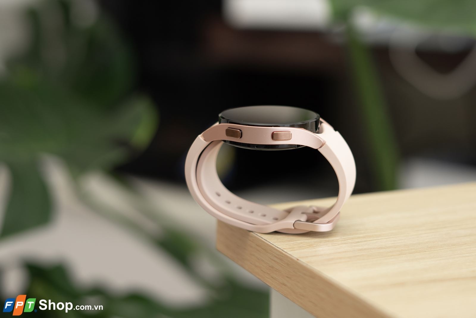 Trên tay Samsung Galaxy Watch4 tại VN: Thiết kế trẻ trung, đo được nhiều chỉ số sức khỏe, giá từ 6.49 triệu