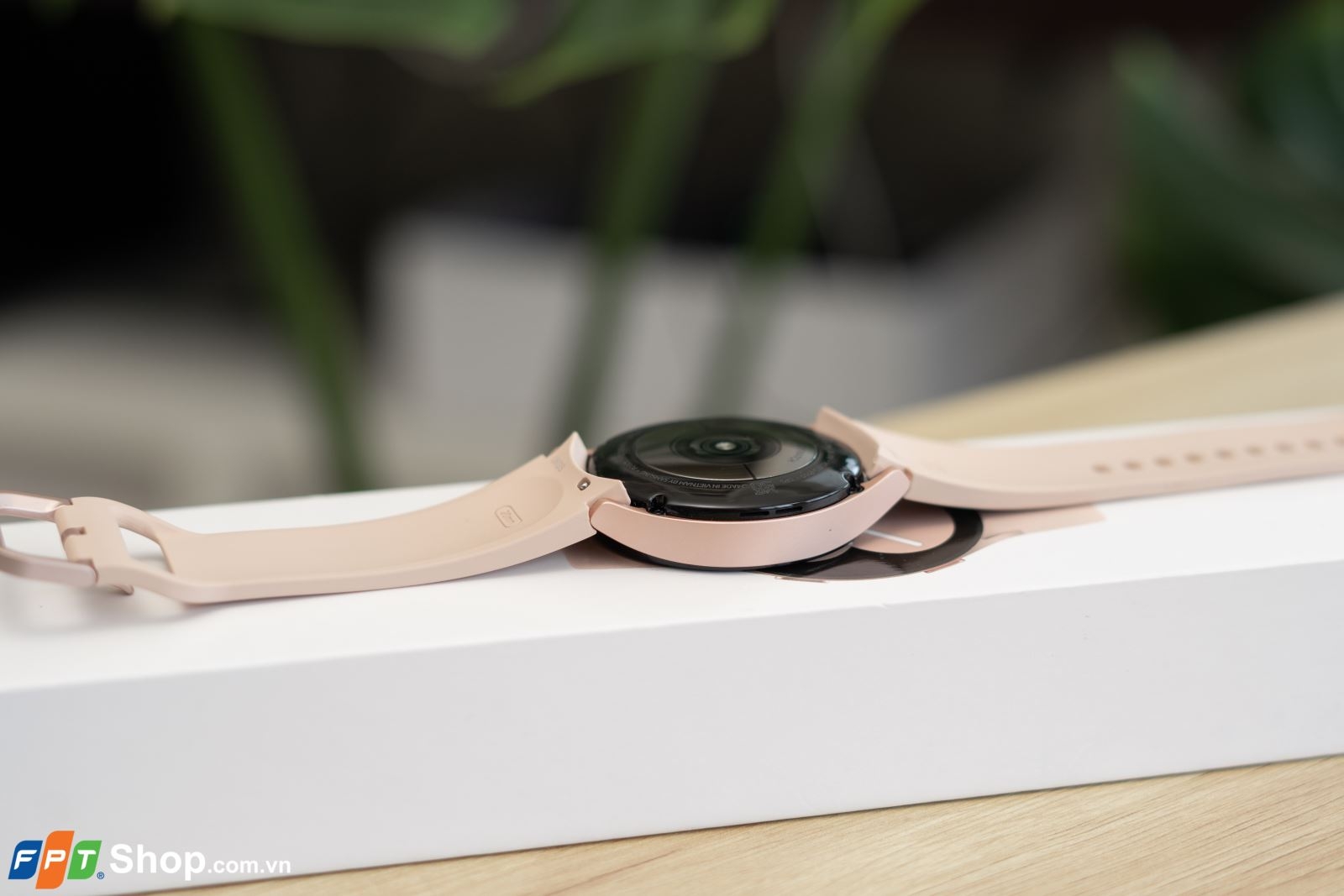 Trên tay Samsung Galaxy Watch4 tại VN: Thiết kế trẻ trung, đo được nhiều chỉ số sức khỏe, giá từ 6.49 triệu