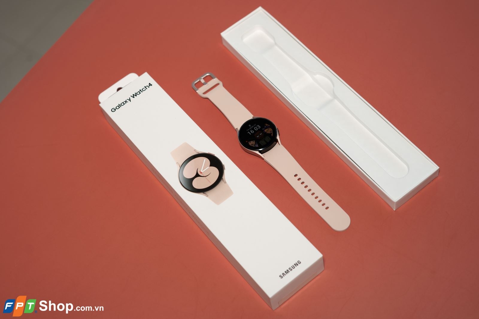 Trên tay Samsung Galaxy Watch4 tại VN: Thiết kế trẻ trung, đo được nhiều chỉ số sức khỏe, giá từ 6.49 triệu