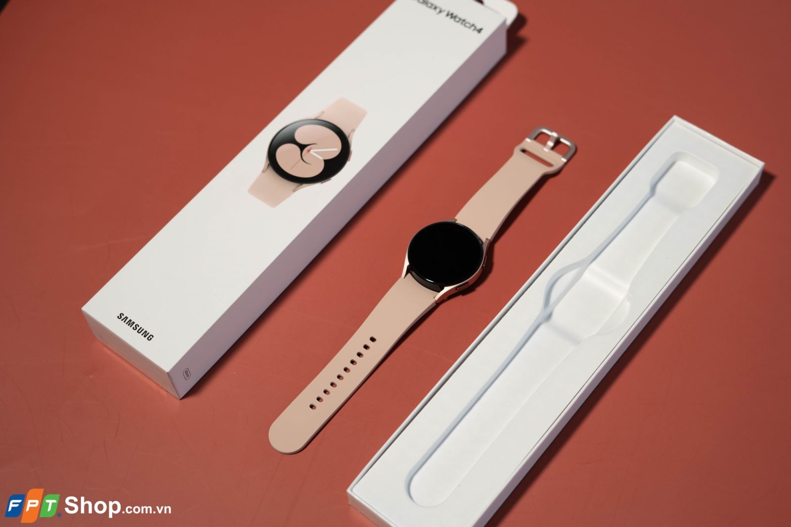 Trên tay Samsung Galaxy Watch4 tại VN: Thiết kế trẻ trung, đo được nhiều chỉ số sức khỏe, giá từ 6.49 triệu