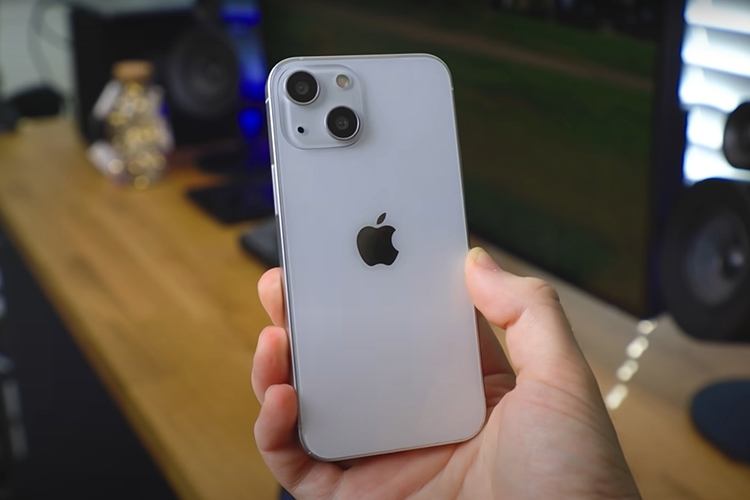 Trên tay iPhone 13 bản mẫu 1