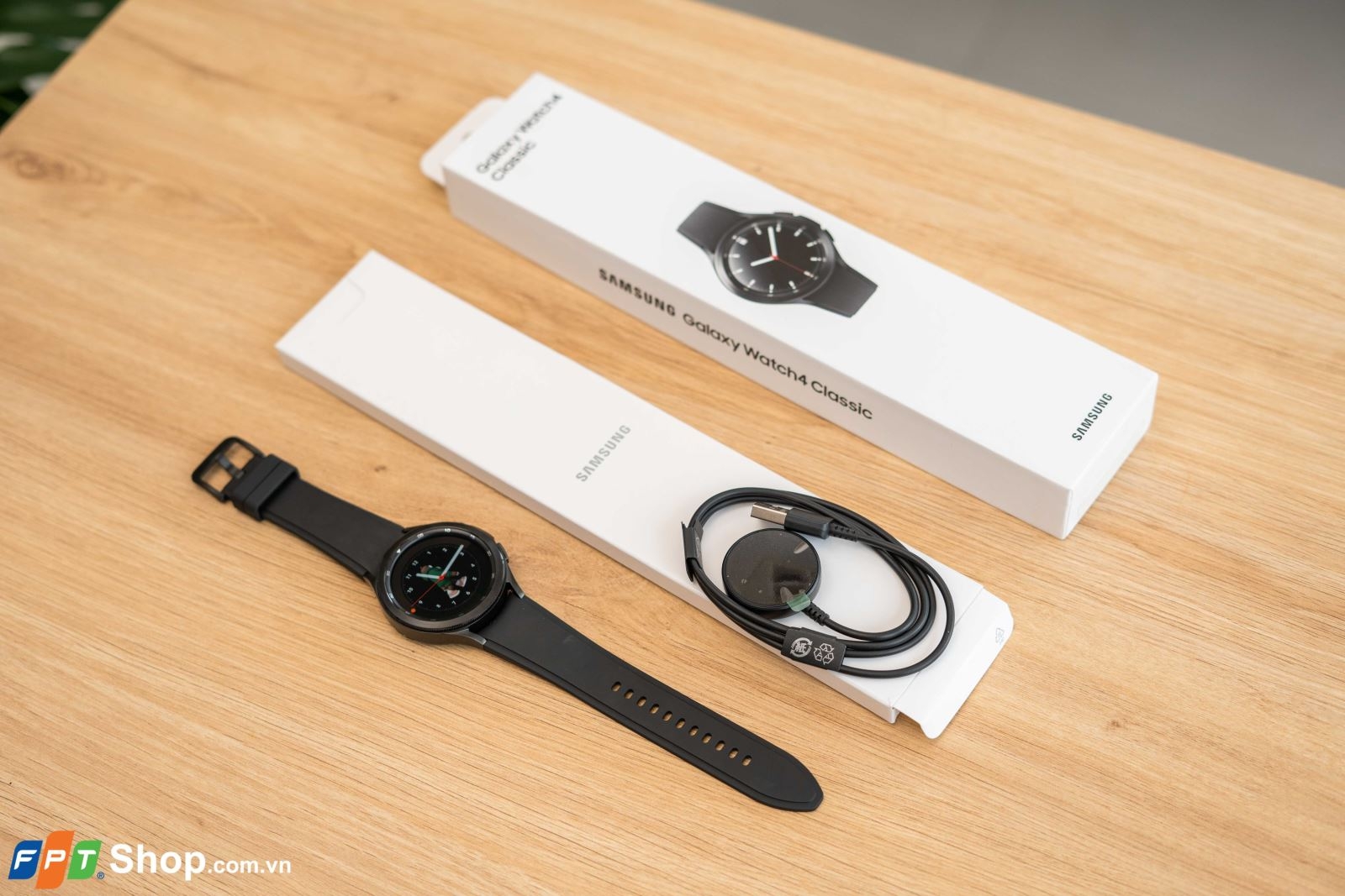Mở hộp và đánh giá nhanh Samsung Galaxy Watch 4 Classic