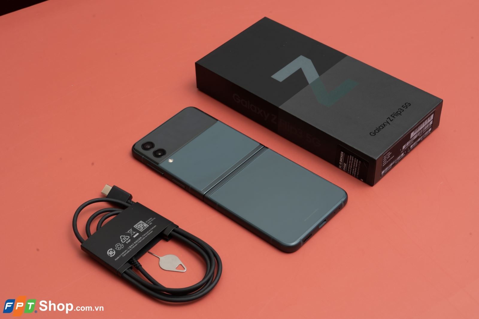 Đánh giá Galaxy Z Flip3 sau khi dùng: Có nên mua hay không?