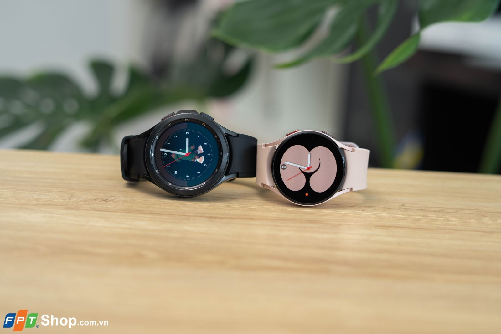 So sánh Samsung Galaxy Watch4 và Watch4 Classic: