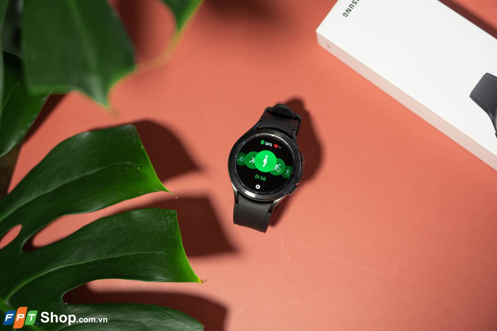 So sánh Samsung Galaxy Watch4 và Watch4 Classic: