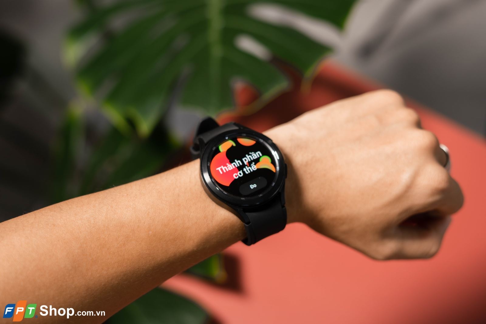 So sánh Samsung Galaxy Watch4 và Watch4 Classic: