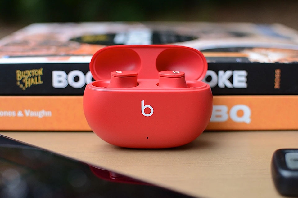 Beats Studio Buds có giá rất hợp lý