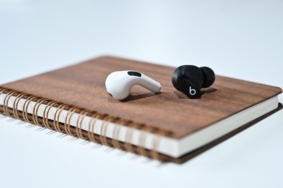 AirPods Pro và Beats Studio Buds