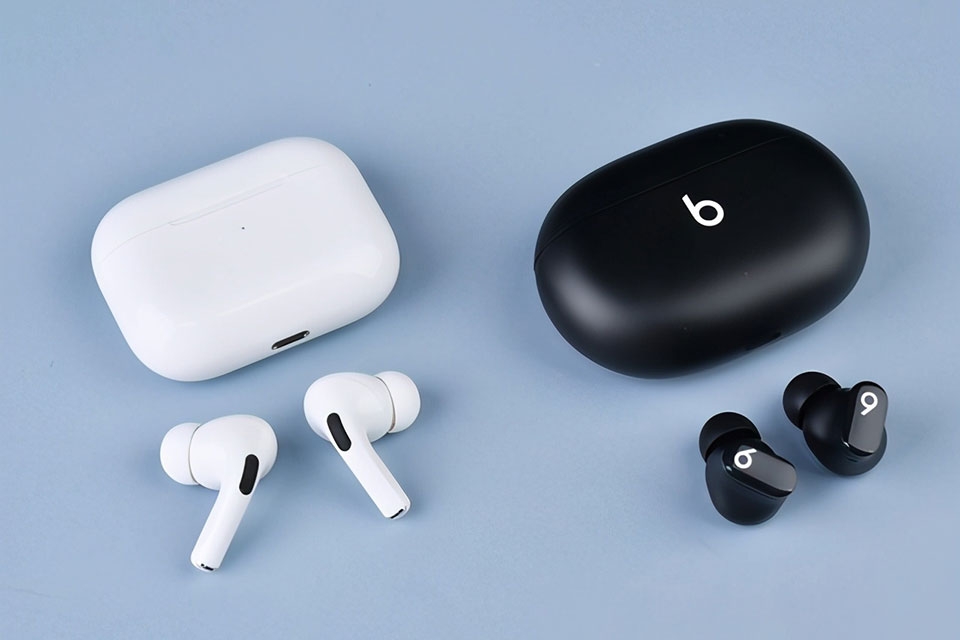 AirPods Pro và Beats Studio Buds