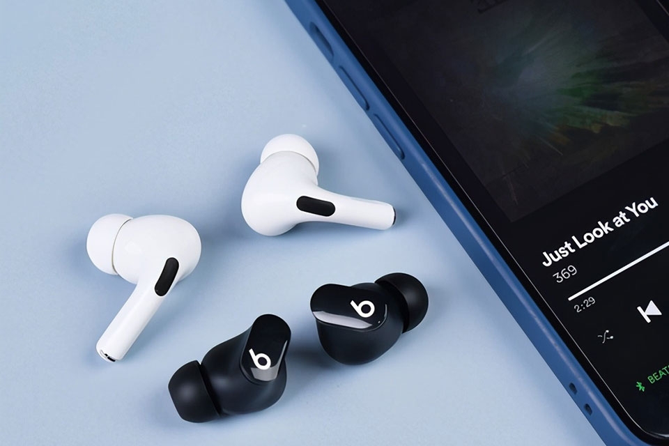 AirPods Pro và Beats Studio Buds