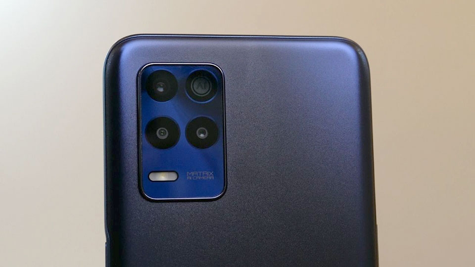 Điện thoại có thiết lập ba camera Điện thoại có thiết lập ba camera