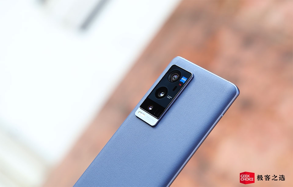Mặt sau vivo X70 Pro+