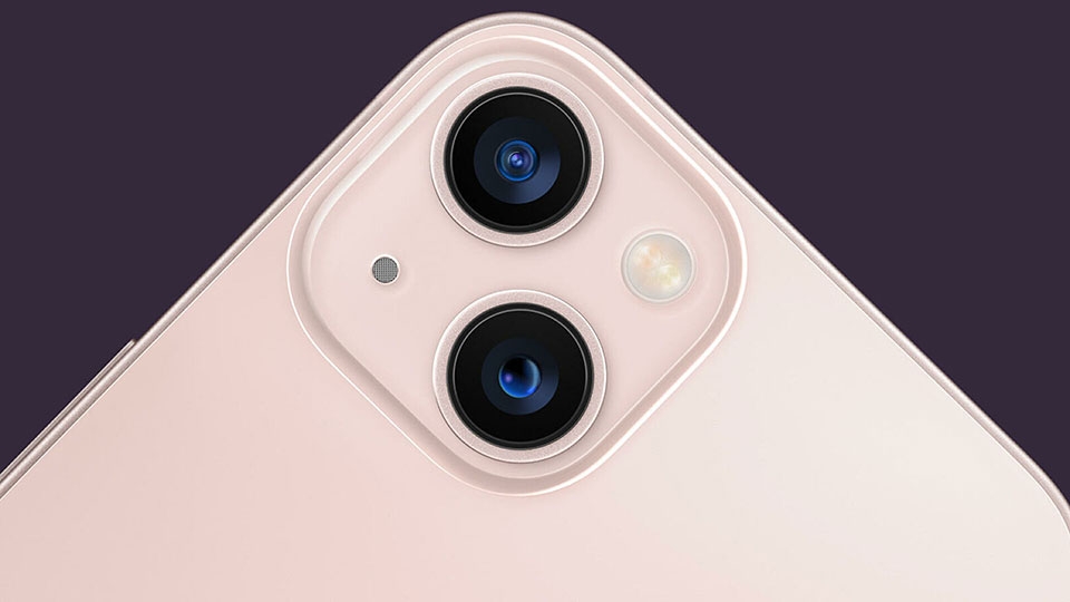 Hệ thống camera kép của iPhone 13 được sắp xếp độc đáo Hệ thống camera kép của iPhone 13 được sắp xếp độc đáo