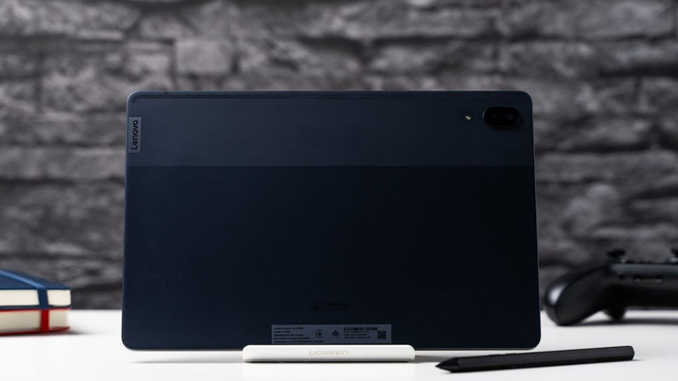 Lenovo Tab P11 Pro có 2 camera sau và 2 camera trước Lenovo Tab P11 Pro có 2 camera sau và 2 camera trước