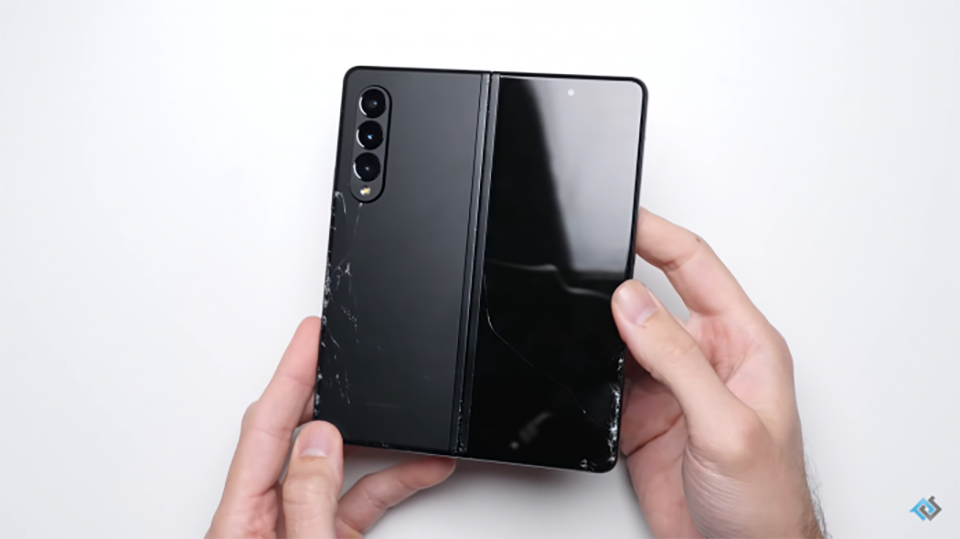 Thả rơi Galaxy Z Fold3 5G (ảnh 3) Thả rơi Galaxy Z Fold3 5G (ảnh 3)