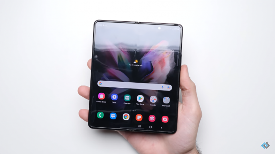 Thả rơi Galaxy Z Fold3 5G (ảnh 4) Thả rơi Galaxy Z Fold3 5G (ảnh 4)