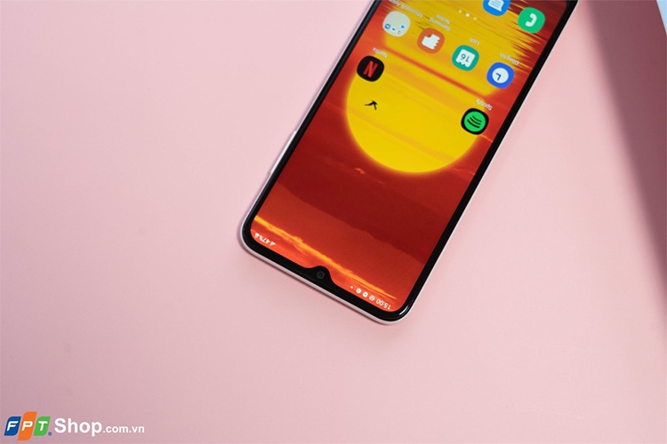 Ấn tượng trước thời lượng pin dẫn đầu phân khúc của Samsung Galaxy A03s 3