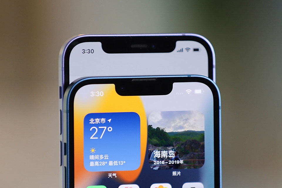 iPhone 13 và iPhone 13 mini có notch nhỏ hơn đáng kể so với thế hệ trước
