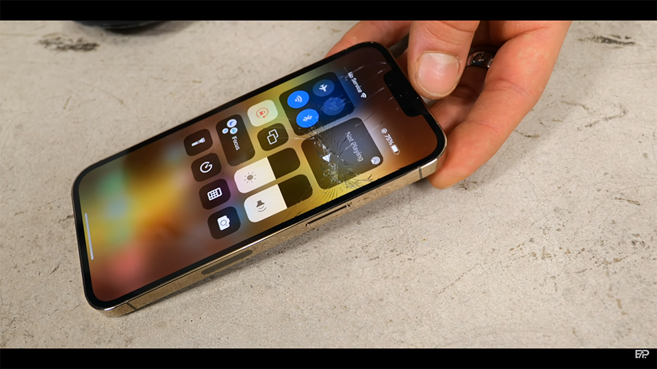 Thả rơi iPhone 13 Pro và iPhone 13 Pro Max (ảnh 2)