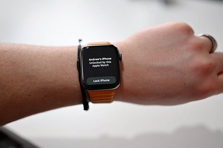 Apple sẽ sớm sửa lỗi không thể mở khóa bằng Apple Watch trên iPhone 13