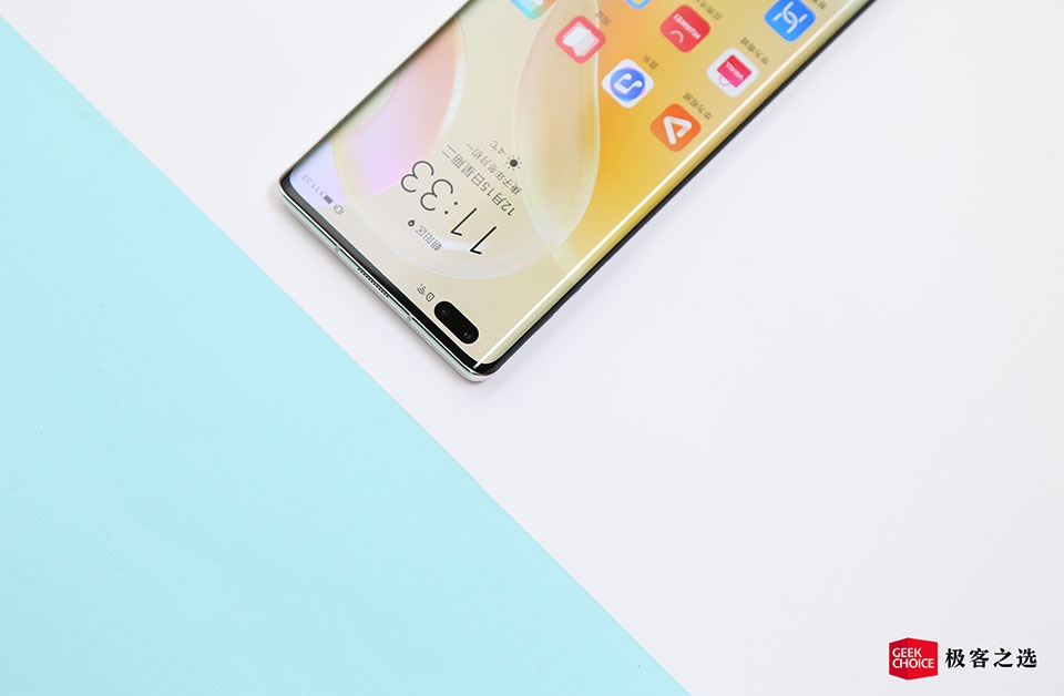 Huawei Nova 9 Pro vẫn sử dụng màn hình có camera đục lỗ kép như người tiền nhiệm
