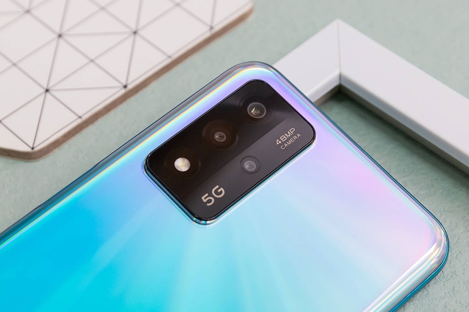 OPPO A93s có 3 camera sau OPPO A93s có 3 camera sau