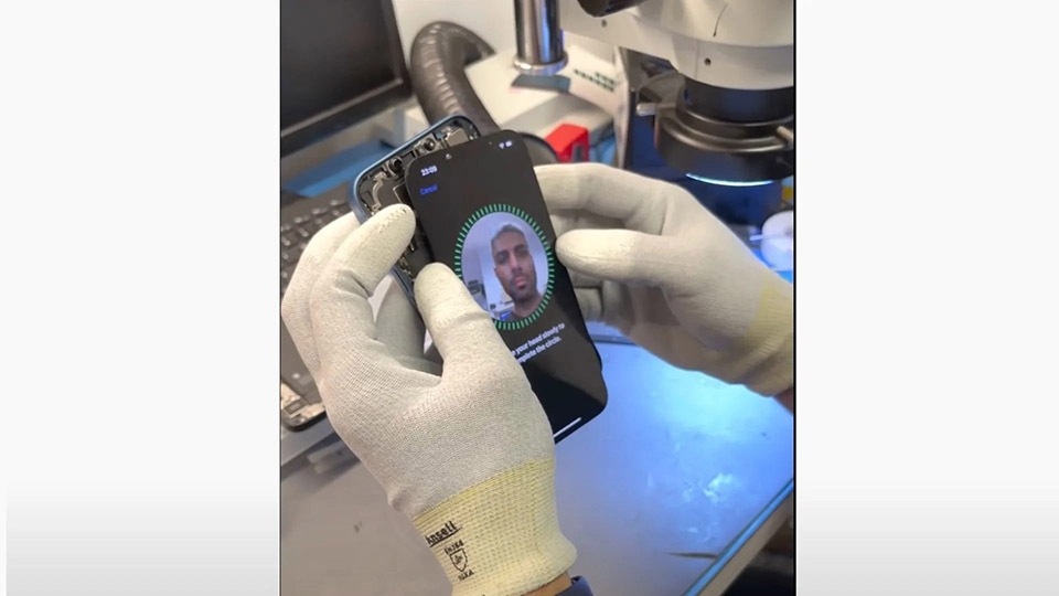 Thay màn hình iPhone 13 không làm mất Face ID (ảnh 1) Thay màn hình iPhone 13 không làm mất Face ID (ảnh 1)