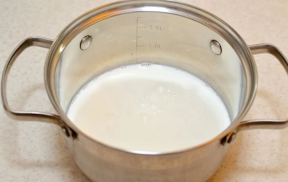 cách làm sữa chua bằng nồi cơm điện (bước 2)