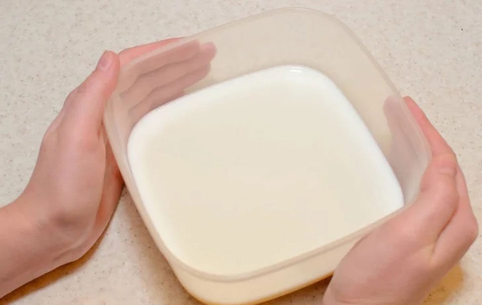 cách làm sữa chua bằng nồi cơm điện (bước 5)