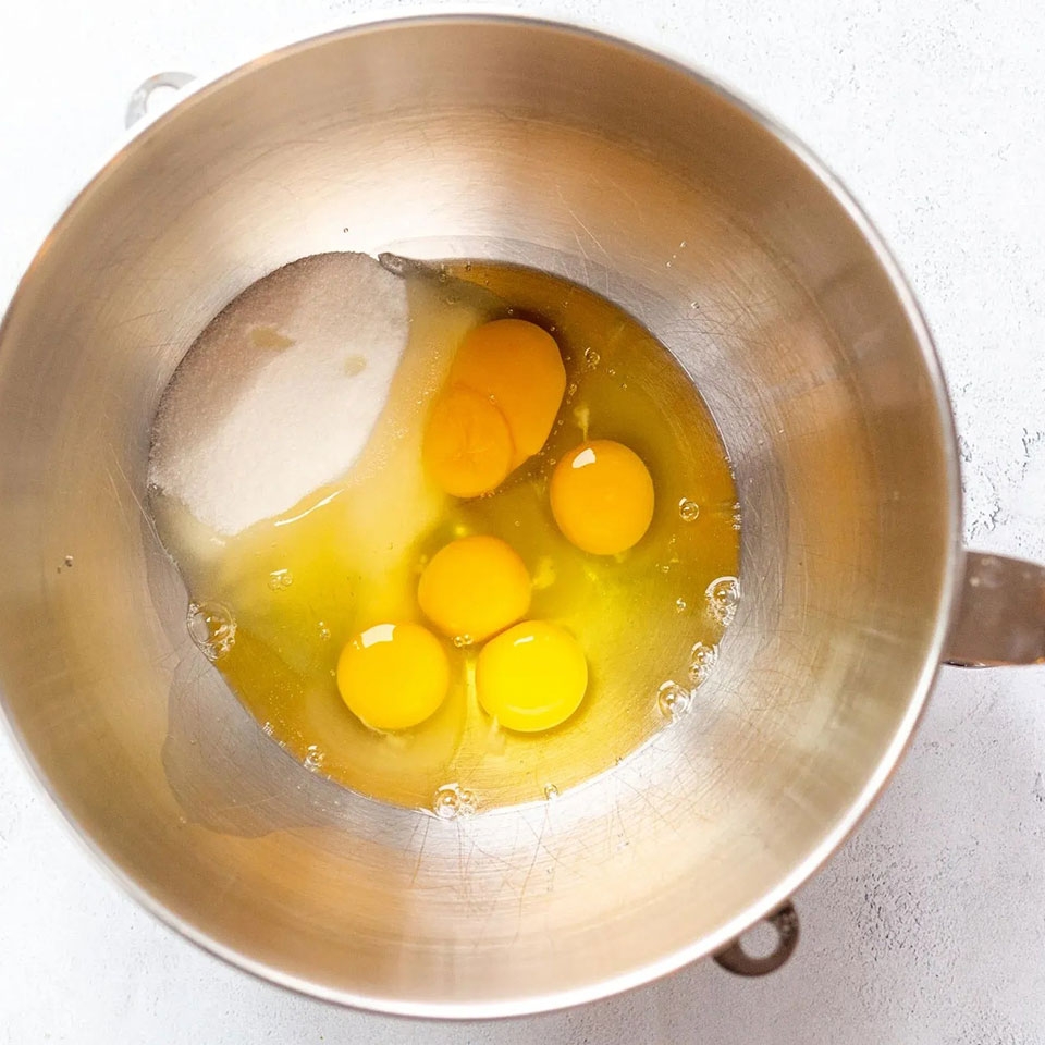 cách làm bánh bông lan bằng nồi chiên không dầu (bước 1)