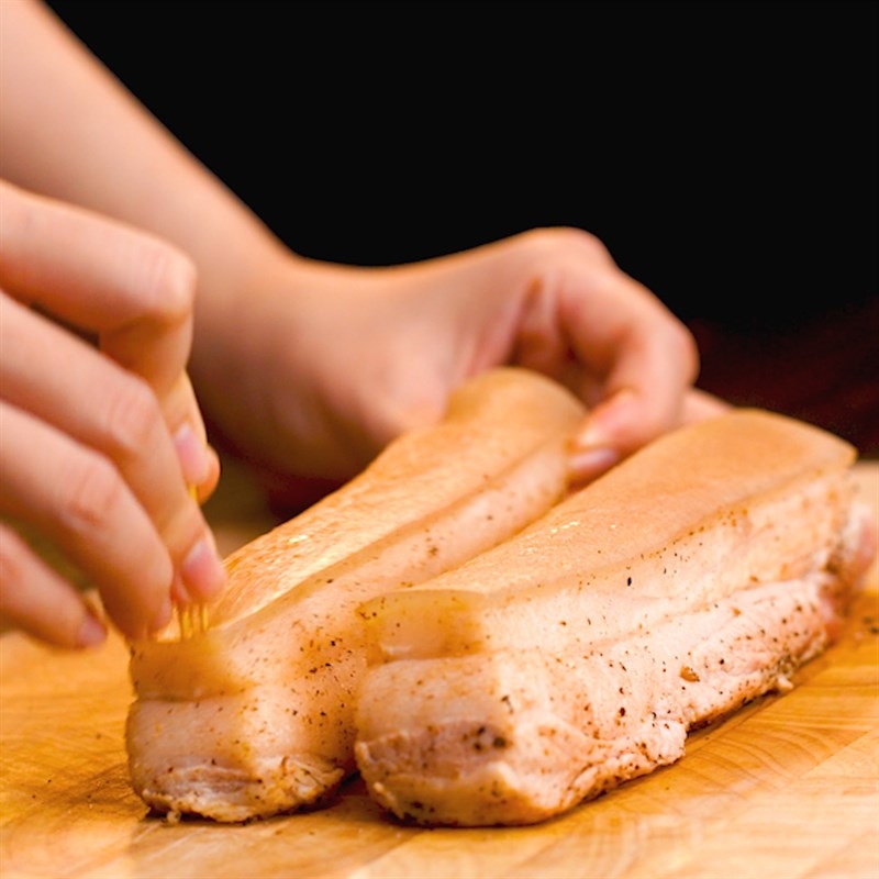 cách làm heo quay bằng nồi chiên không dầu - hình 3