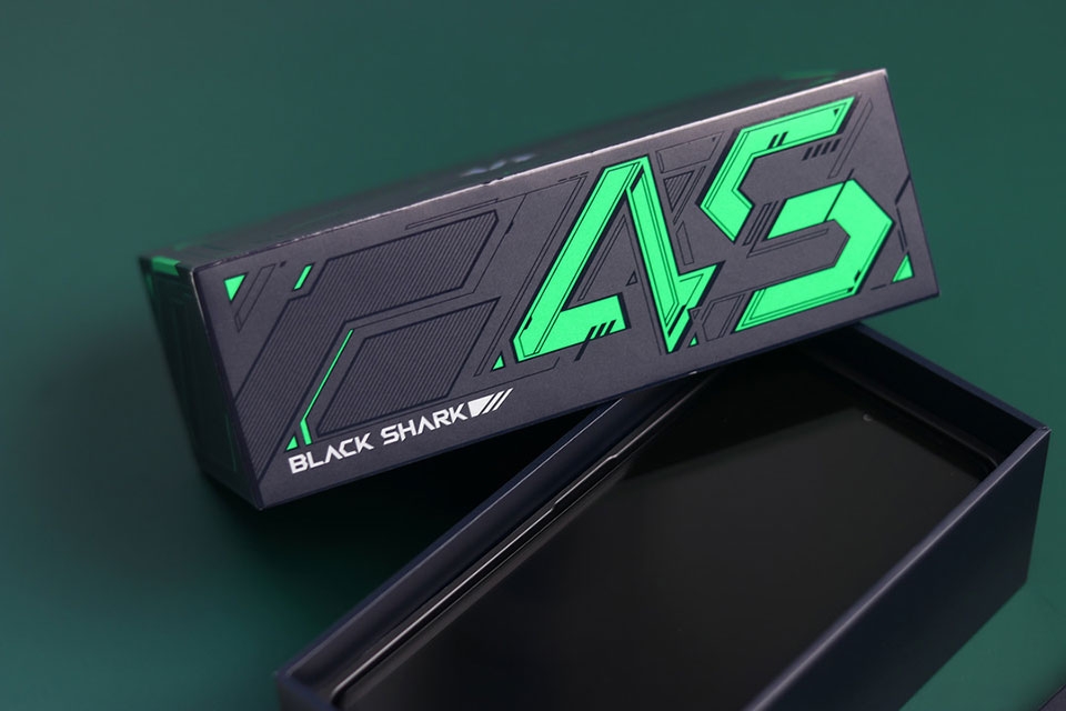 Hộp bán lẻ Black Shark 4S