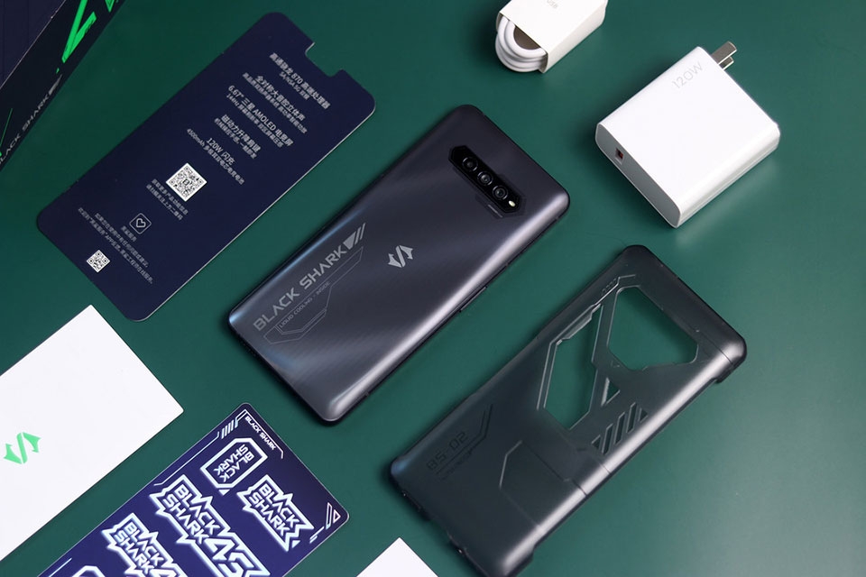 Mặt sau Black Shark 4S