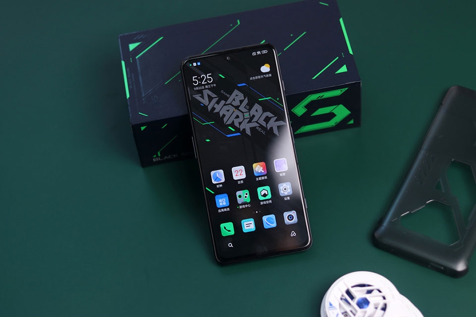 Mặt trước Black Shark 4S