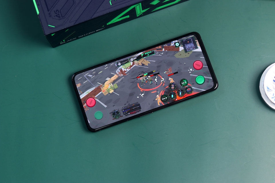 Mặt trước Black Shark 4S có thêm hai vùng cảm ứng lực