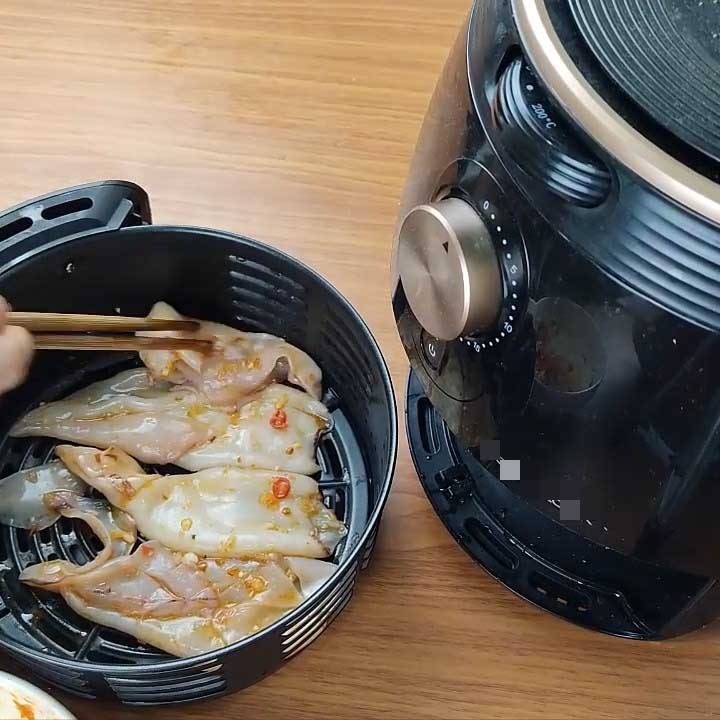 Cách làm mực nướng sa tế bằng nồi chiên không dầu 2