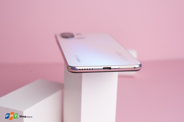 Cụm loa kép trên Xiaomi 11 Lite 5G NE