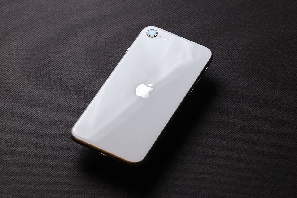 So sánh iPhone 13 mini và iPhone SE 2020 (ảnh 6)