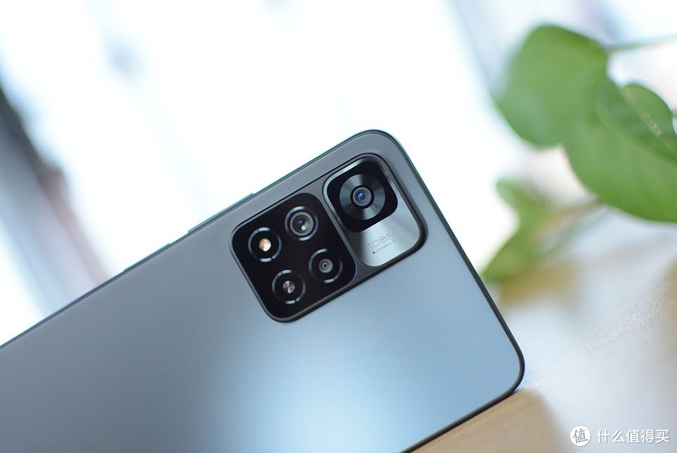 Xiaomi Redmi Note 11 Pro+ có 3 camera ở phía sau